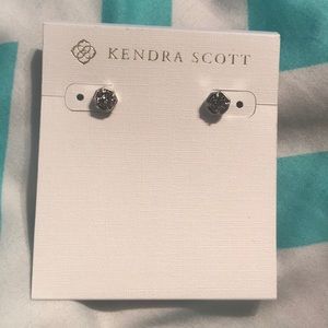 Nola silver stud earrings in platinum drusy